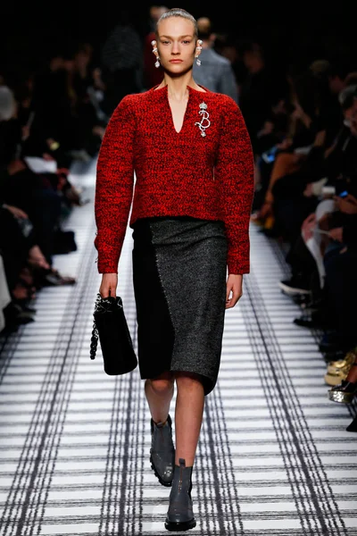 Look 8
